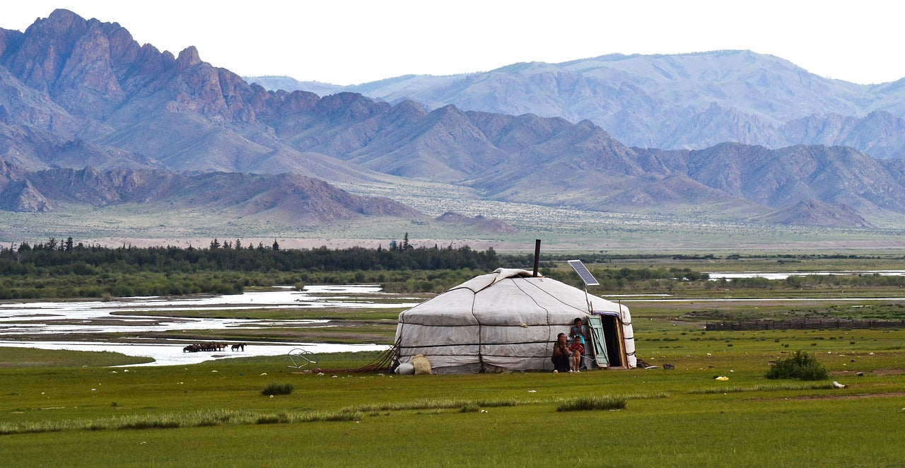 how many solar panels to power a yurt